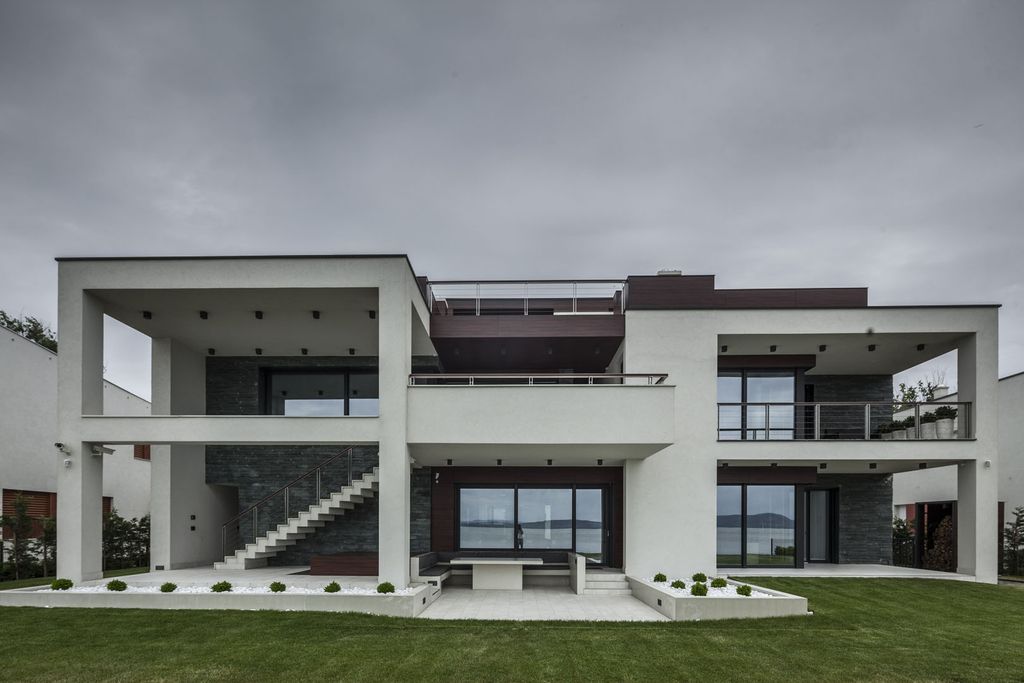 Stunning Duplex Lakeside Home in Balatonboglár by Tóth Project