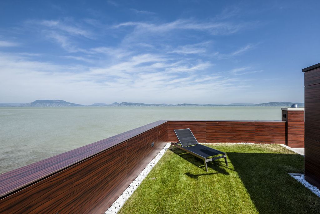 Stunning-Duplex-Lakeside-Home-in-Balatonboglar-by-Toth-Project-2