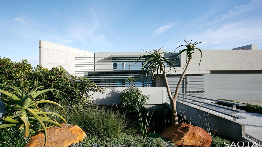 Stunning Head 1815 House with Views of The Atlantic Ocean by SAOTA