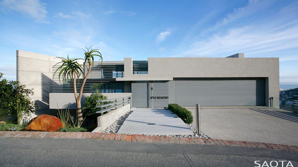 Stunning Head 1815 House with Views of The Atlantic Ocean by SAOTA