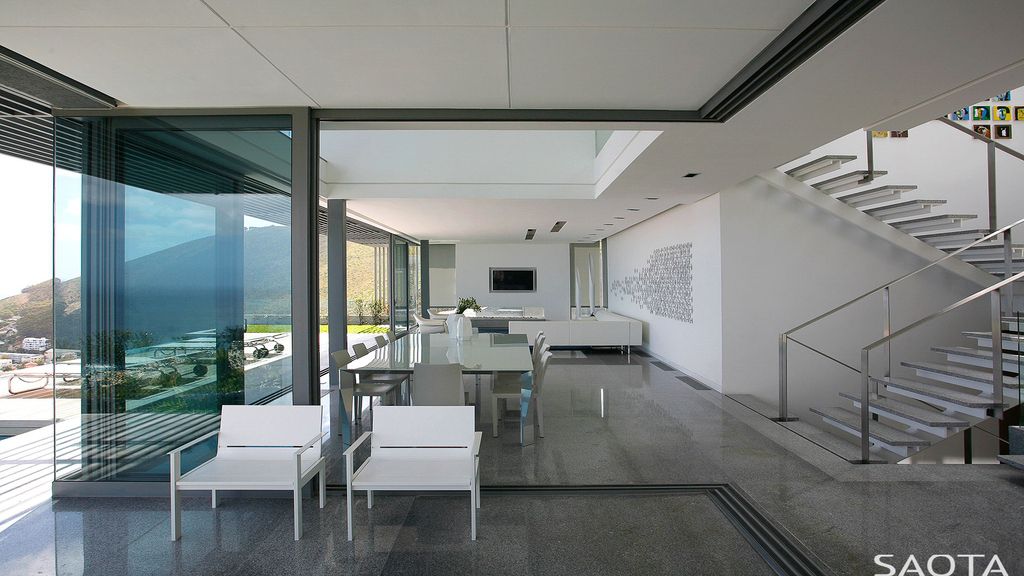 Stunning Head 1815 House with Views of The Atlantic Ocean by SAOTA