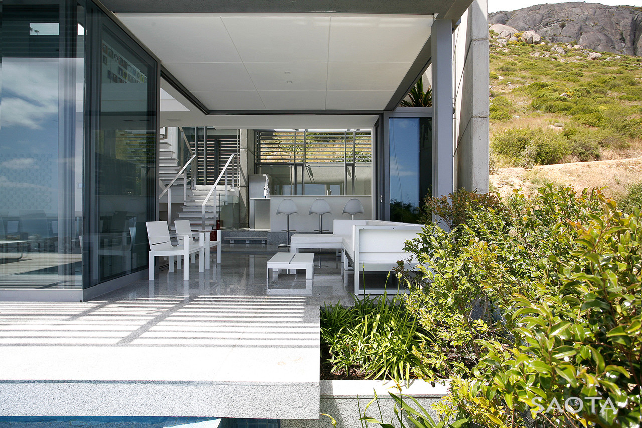 Stunning Head 1815 House with Views of The Atlantic Ocean by SAOTA