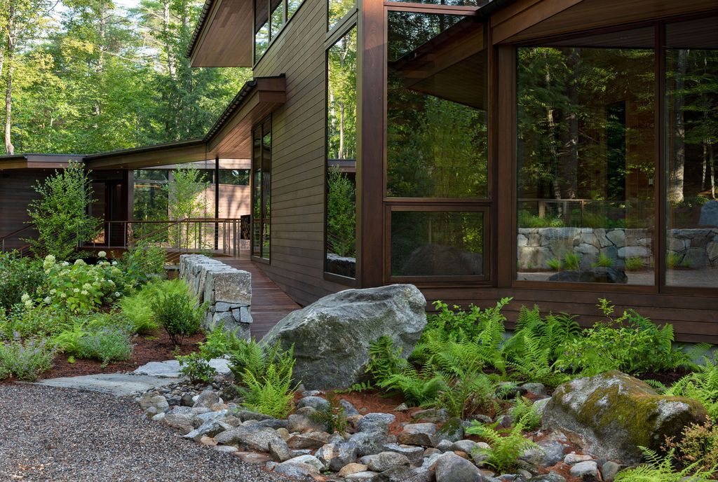 Stunning Shoreland Overlook Residence by Murdough Design Architects