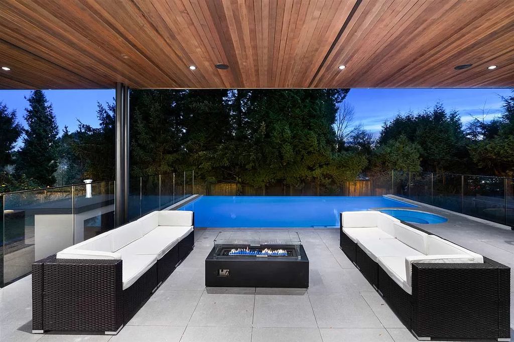 The Cypress Mountain Home in West Vancouver is a brand new contemporary modern home now available for sale. This home located at 1040 Wildwood Ln, West Vancouver, BC V7S 2H8, Canada
