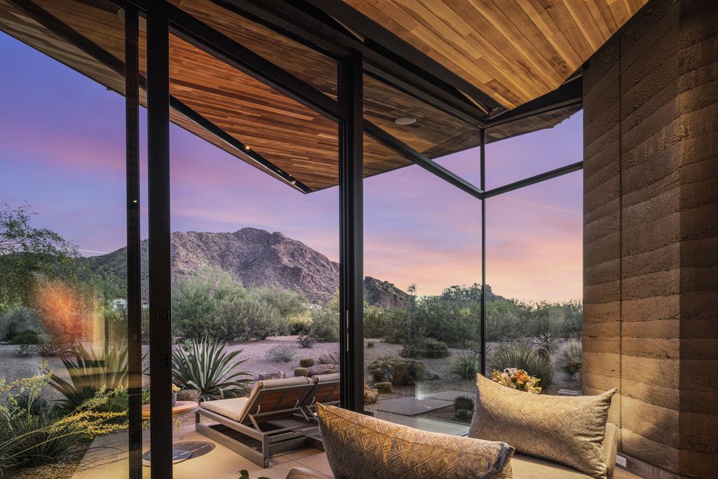 The Alluring Home in Arizona is a triumph in contemporary residential architecture that truly reflects the spirit of its natural surroundings now available for sale. This home located at 6121 N Nauni Valley Dr, Paradise Valley, Arizona