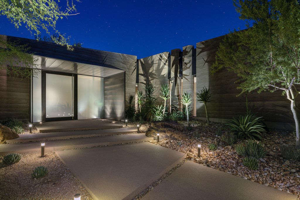 The-Most-Alluring-Home-in-Arizona-has-Perfect-Setting-in-Entertainment-Sells-at-15000000-25