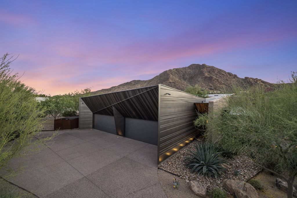 The Alluring Home in Arizona is a triumph in contemporary residential architecture that truly reflects the spirit of its natural surroundings now available for sale. This home located at 6121 N Nauni Valley Dr, Paradise Valley, Arizona