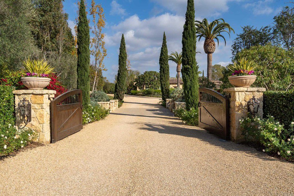 The-Timeless-Provence-Farm-House-in-Rancho-Santa-Fe-on-Market-for-13995000-13