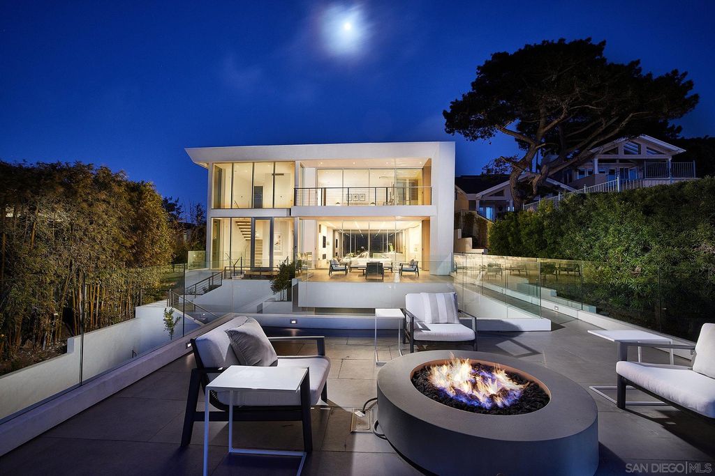 The Del Mar Home is a coastal contemporary property offers magical 180 degree ocean views now available for sale. This home located at 2115 Balboa Ave, Del Mar, California