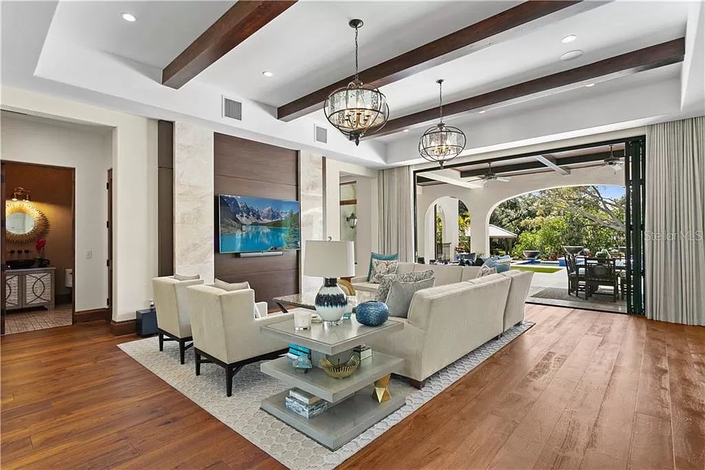 The Mediterranean Villa in Tampa is a luxuriously tropical property features the perfection of entertainment now available for sale. This home located at 2621 N Dundee St, Tampa, Florida