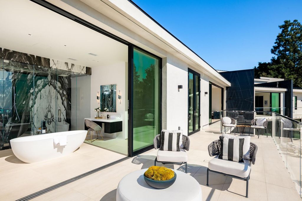 The Bel Air Home is an immaculately designed contemporary masterpiece with explosive canyon, ocean, and city views now available for sale. This home located at 1037 Stradella Rd, Los Angeles, California