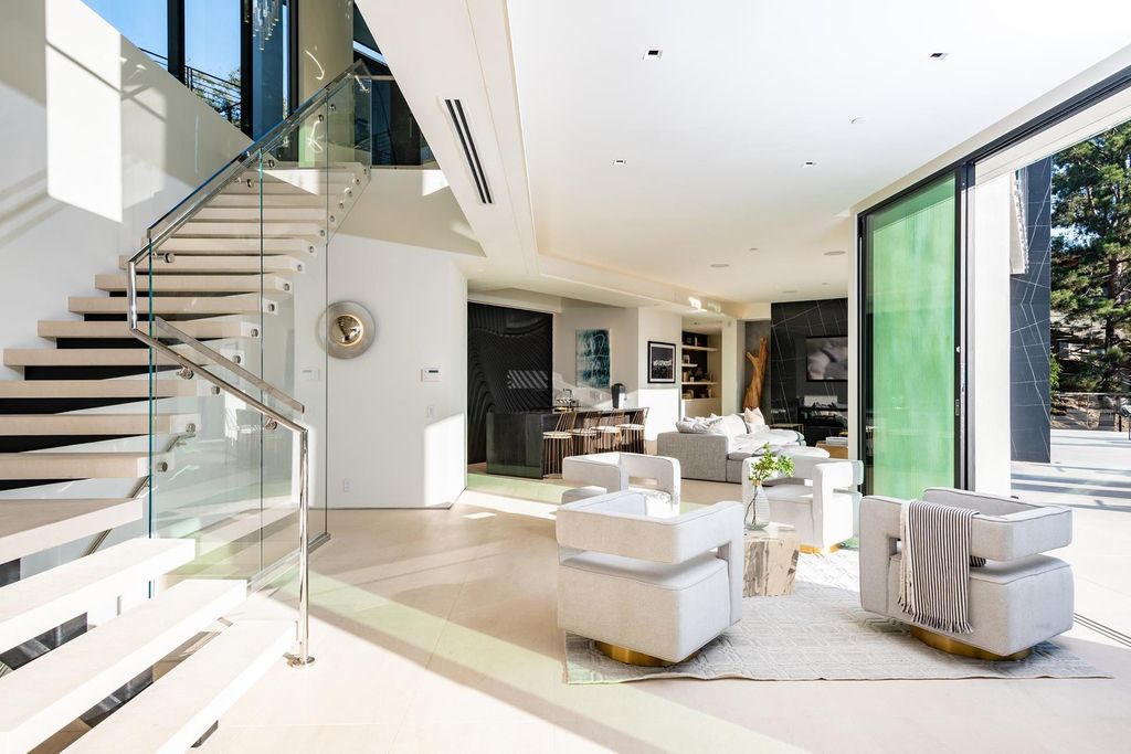 This-14990000-Bel-Air-Home-designed-with-Dramatic-Indoor-and-Outdoor-Flow-16