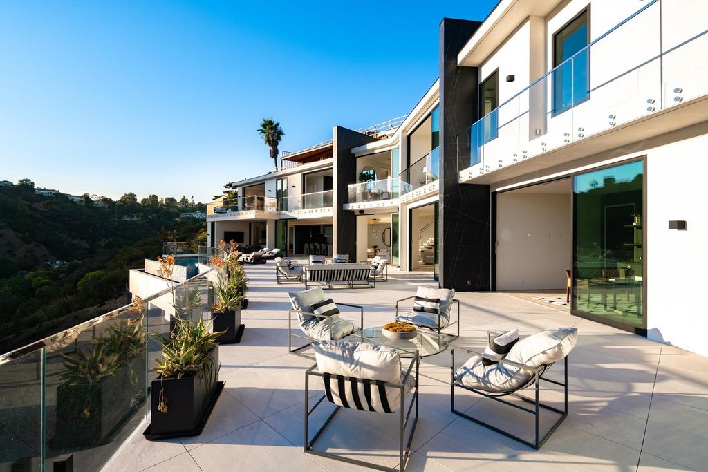 This-14990000-Bel-Air-Home-designed-with-Dramatic-Indoor-and-Outdoor-Flow-2