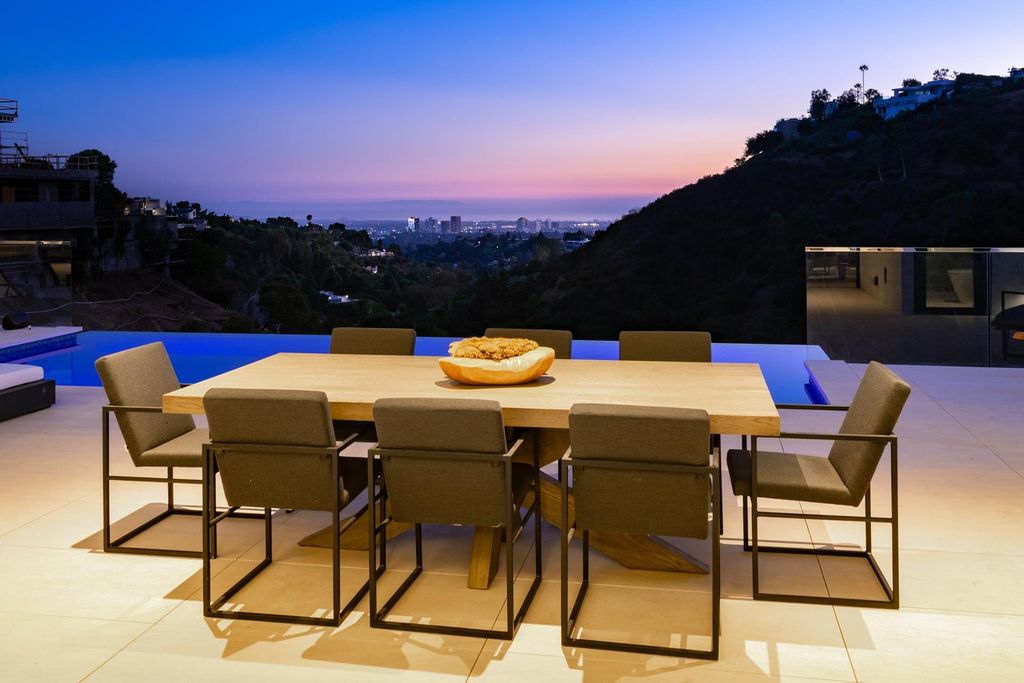 This-14990000-Bel-Air-Home-designed-with-Dramatic-Indoor-and-Outdoor-Flow-30