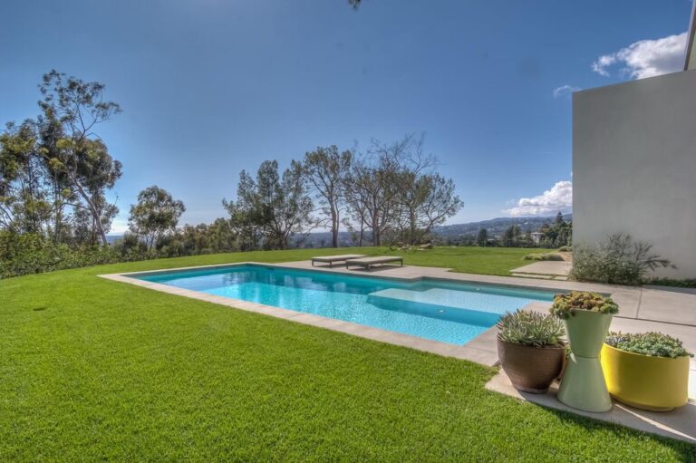 This $16,995,000 Beverly Hills Home has Stunning Landscaped Grounds