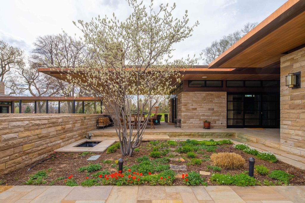 This-21500000-Stunning-Contemporary-Home-in-Colorado-has-Expansive-Perennial-Gardens-18