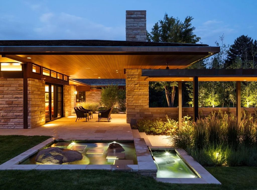 This-21500000-Stunning-Contemporary-Home-in-Colorado-has-Expansive-Perennial-Gardens-4