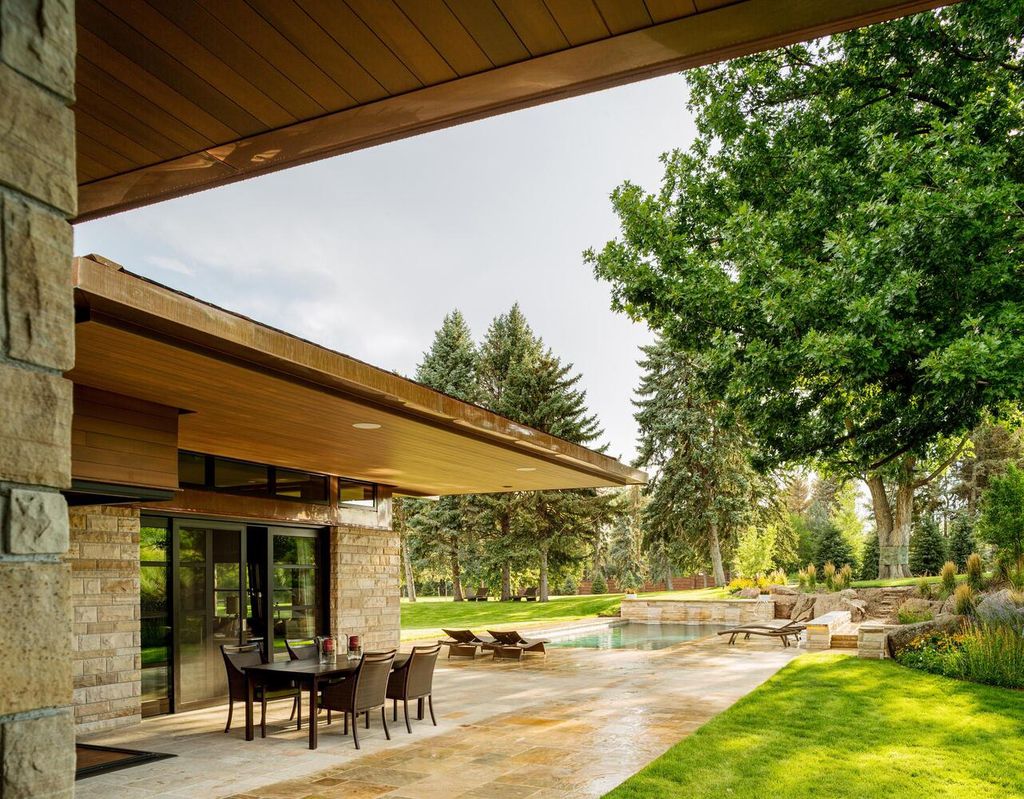 This-21500000-Stunning-Contemporary-Home-in-Colorado-has-Expansive-Perennial-Gardens-7