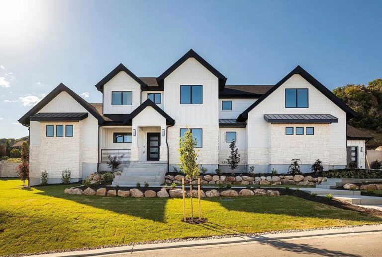 This 3,198,000 Luxury Modern Farmhouse in Utah has Stunning Views