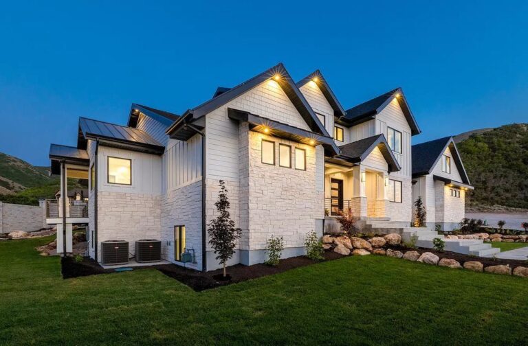 This $3,198,000 Luxury Modern Farmhouse In Utah Has Stunning Views