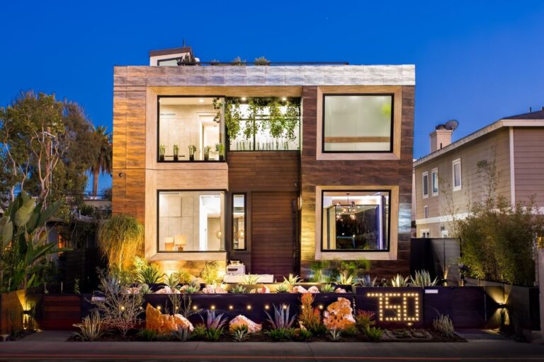 This $4,350,000 Modern Architectural Home in Venice has Large Roof Sky Decks