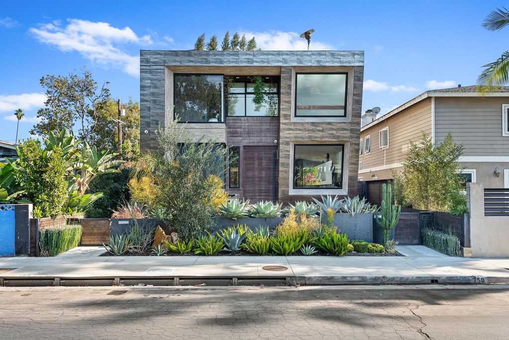The Architectural Home in Venice is a masterpiece have been meticulously thought out to provide contemporary elegance now available for sale. This home located at 750 California Ave, Venice, California; offering 4 bedrooms and 4 bathrooms with over 3,200 square feet of living spaces.