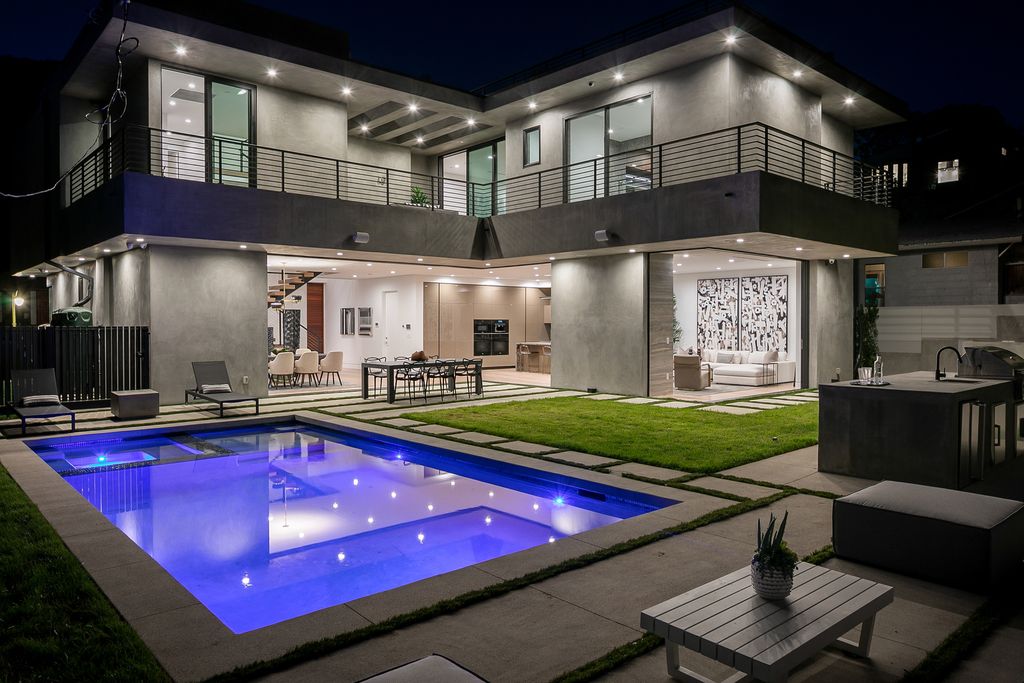 The Modern Home in Los Angeles is an exquisite warn new construction residence offers an array of earthy elements now available for sale. This home located at 5554 Green Oak Dr, Los Angeles, California