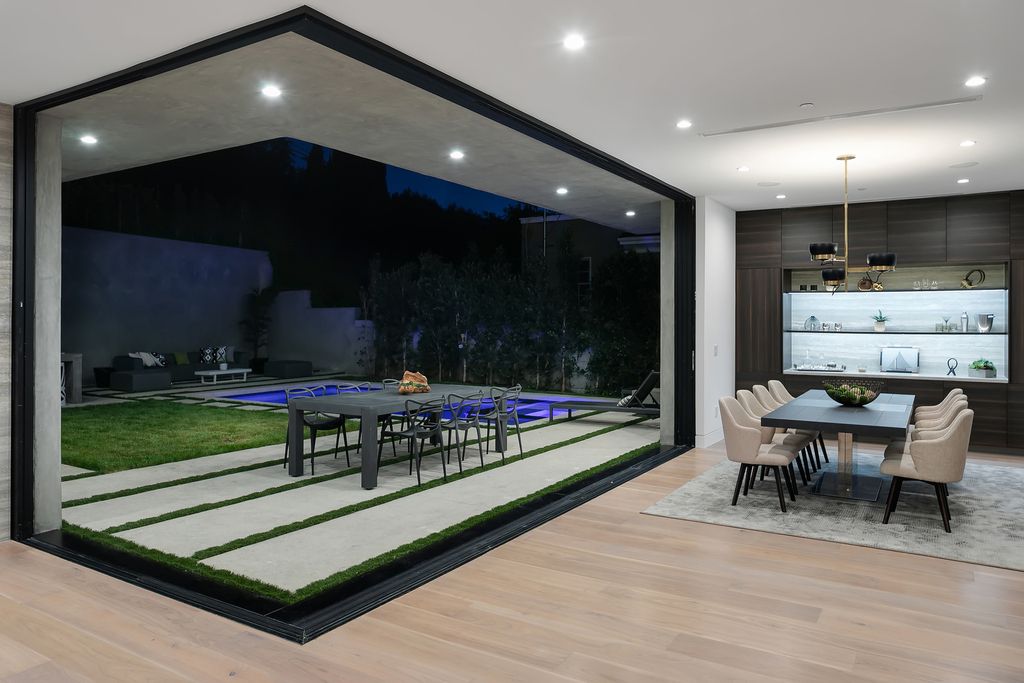 The Modern Home in Los Angeles is an exquisite warn new construction residence offers an array of earthy elements now available for sale. This home located at 5554 Green Oak Dr, Los Angeles, California