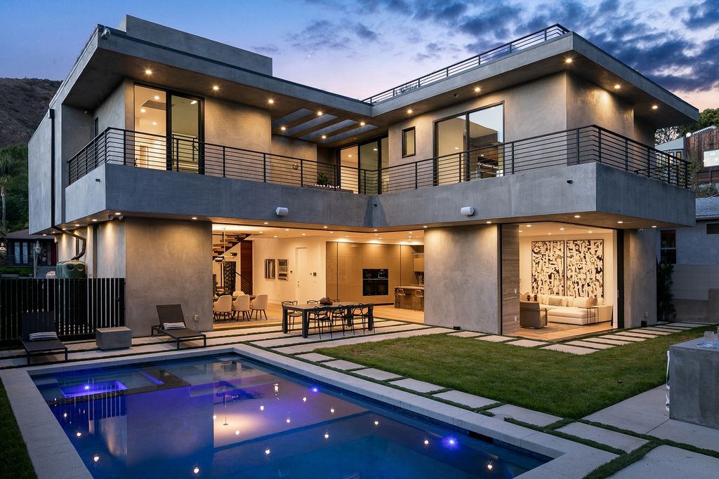 The Modern Home in Los Angeles is an exquisite warn new construction residence offers an array of earthy elements now available for sale. This home located at 5554 Green Oak Dr, Los Angeles, California