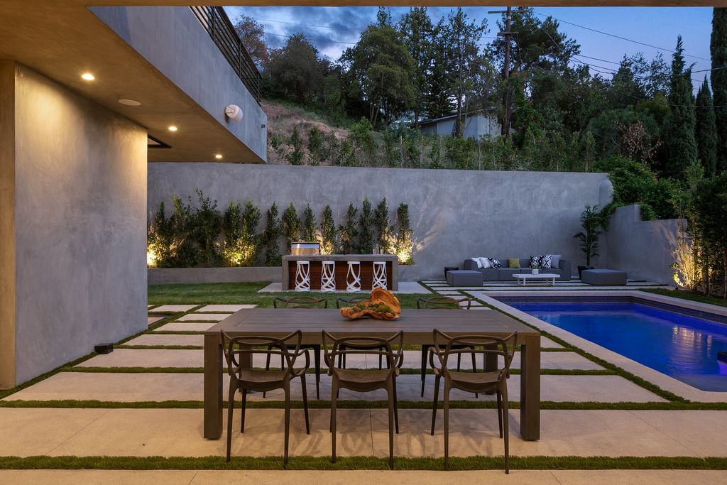 The Modern Home in Los Angeles is an exquisite warn new construction residence offers an array of earthy elements now available for sale. This home located at 5554 Green Oak Dr, Los Angeles, California