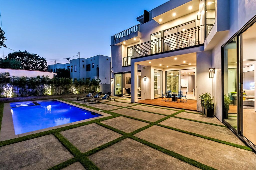 The Los Angeles Home is an exquisitely built new masterpiece with incredible attention to detail setting new standard of living now available for sale. This home located at 401 S La Jolla Ave, Los Angeles, California; offering 5 bedrooms and 6 bathrooms with over 5,500 square feet of living spaces.