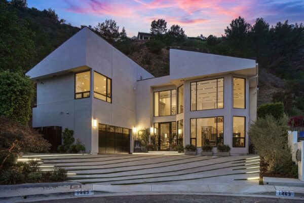 $6.89M Pacific Palisades Home sets A New Benchmark for Future Design