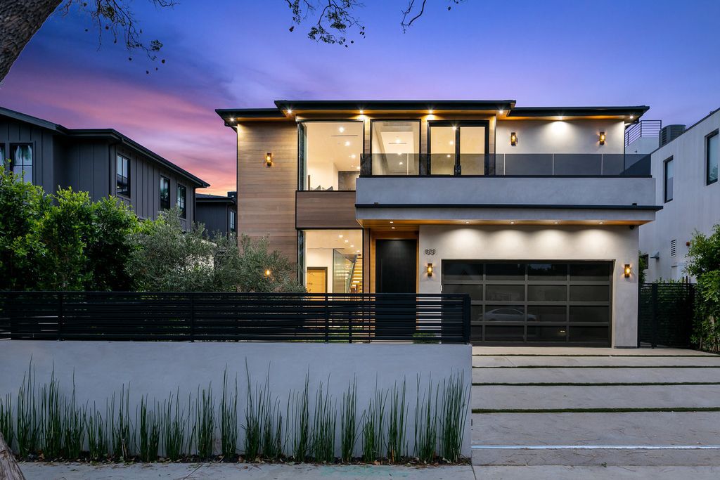 The Home in Los Angeles is brand new construction modern property with a roof-top entertainers deck is nothing short of spectacular now available for sale. This home located at 833 N Spaulding Ave, Los Angeles, California