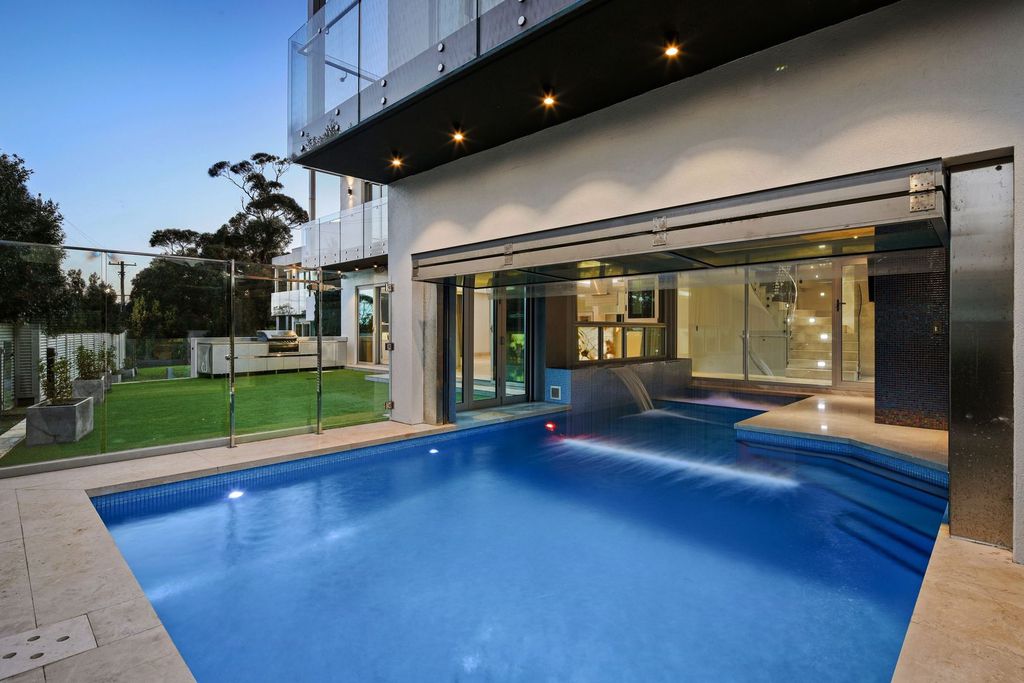 Two Luxury tri level villas in New South Wales for sale with negotiable price
