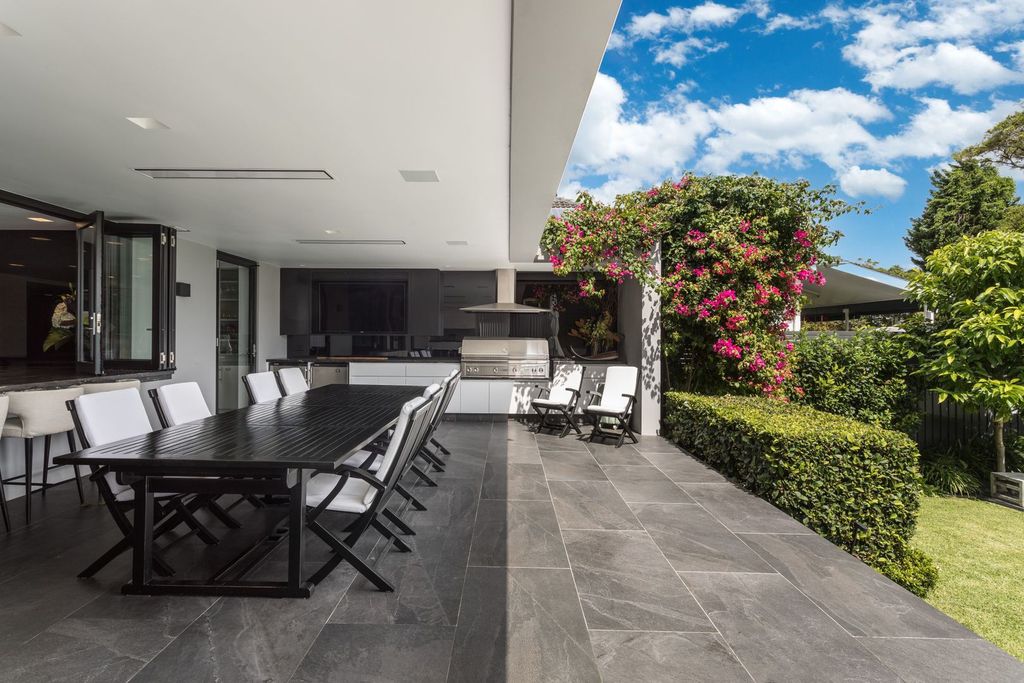 Two-level-Mosman-home-in-New-South-Wales-with-striking-view-for-Sale-10