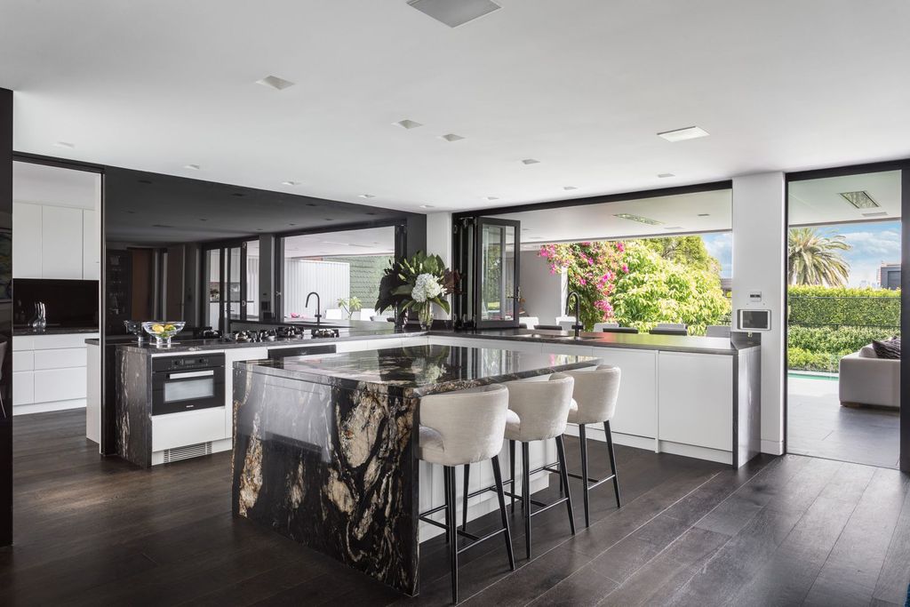 Two-level-Mosman-home-in-New-South-Wales-with-striking-view-for-Sale-7