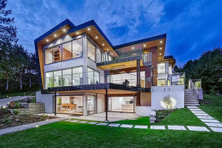 Unique Family Home in West Vancouver with Fabulous Ocean Views for Sale at C$7,998,000