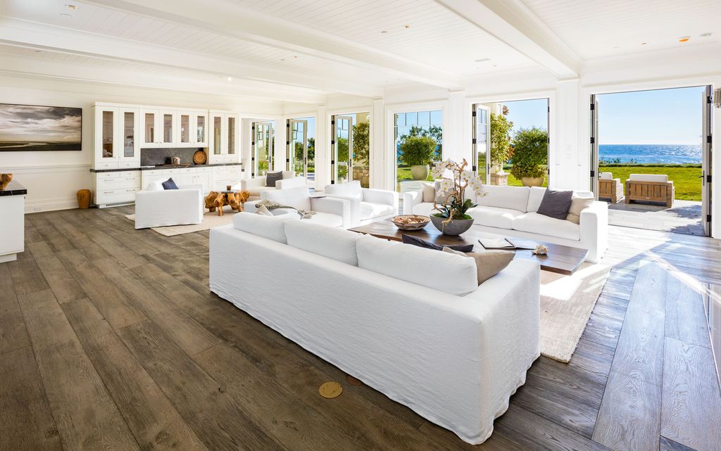 The Retreat in Malibu is a newly-constructed gated and private bluff-top property with panoramic ocean views now available for sale. This home located at 33740 Pacific Coast Hwy, Malibu, California