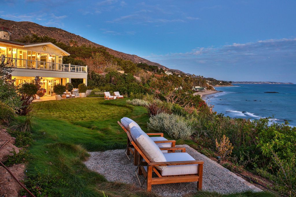 The Retreat in Malibu is a newly-constructed gated and private bluff-top property with panoramic ocean views now available for sale. This home located at 33740 Pacific Coast Hwy, Malibu, California