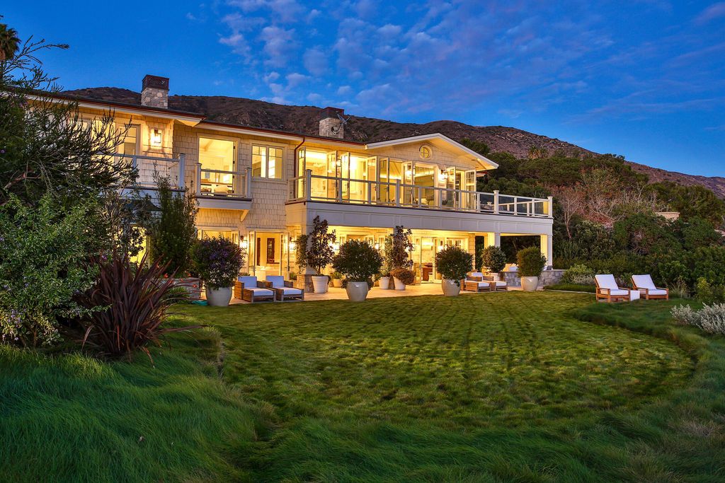 The Retreat in Malibu is a newly-constructed gated and private bluff-top property with panoramic ocean views now available for sale. This home located at 33740 Pacific Coast Hwy, Malibu, California