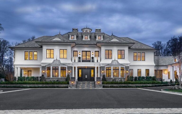 A $17,500,000 Greenwich Mansion with Symmetrical Elegance and Exquisite Finishes