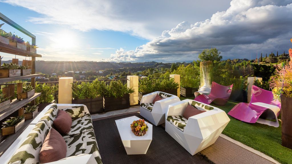 A-39995000-Beverly-Hills-World-Class-Mansion-with-Stunning-Panoramic-Views-28