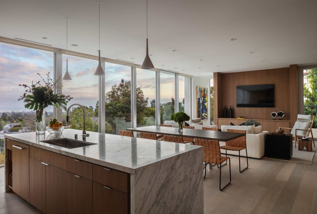 The Modern Mansion in Pacific Palisades perched high above the Pacific Ocean in the highly coveted Palisades Upper Riviera now available for sale. This home located at 1638 Casale Rd, Pacific Palisades, California