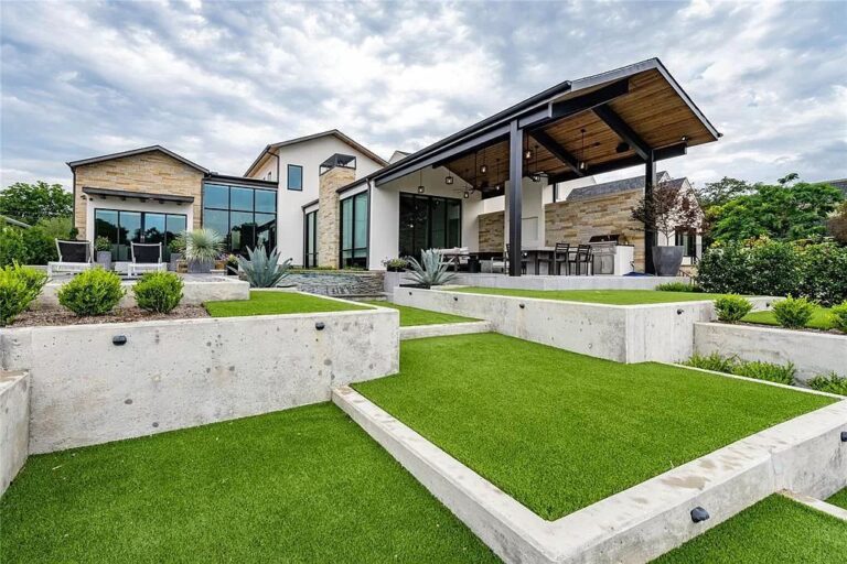 A Breathtaking Modern Lakefront Home in Dallas comes the Market at $4,000,000