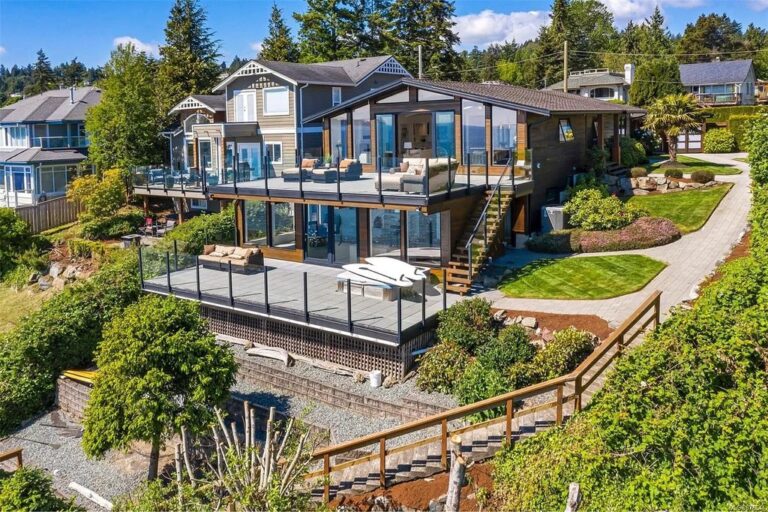 A Cordova Bay Waterfront House in Saanich That Will Make You Say Wow