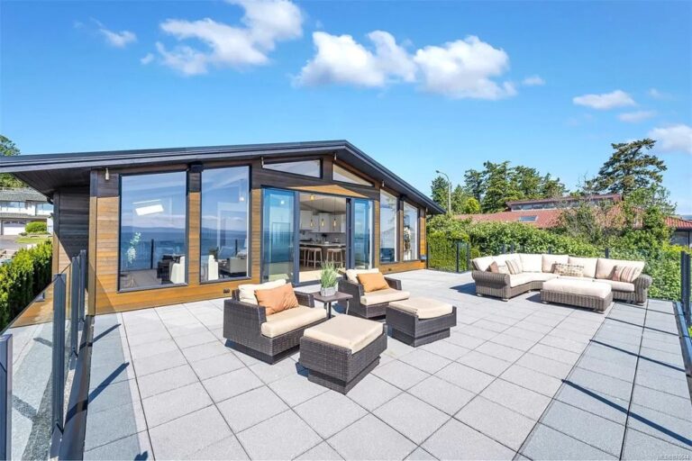 A Cordova Bay Waterfront House In Saanich That Will Make You Say Wow