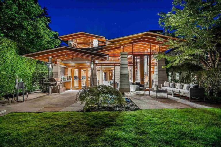 A C$9,998,000 Spectacular Waterfront Residence in West Vancouver Features Dramatic Living
