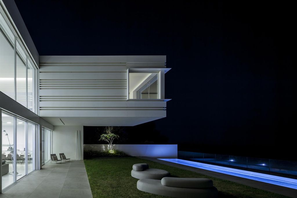 A House by The Sea Features Stripy Aluminium Walls by Pitsou Kedem