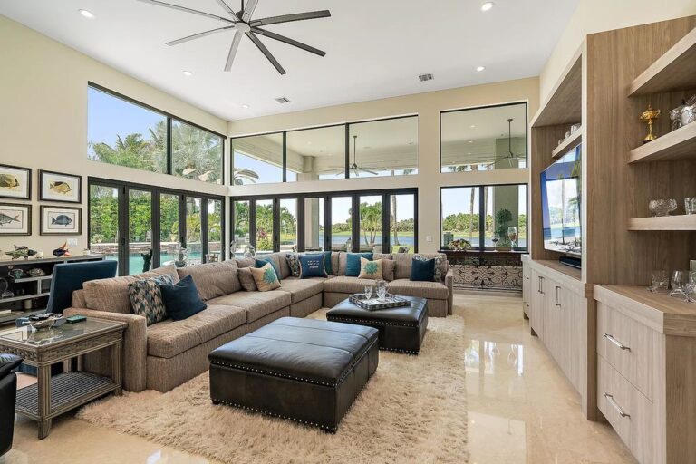 An Entertainer's Dream Home in Jupiter with lake views lists for $5,149,00