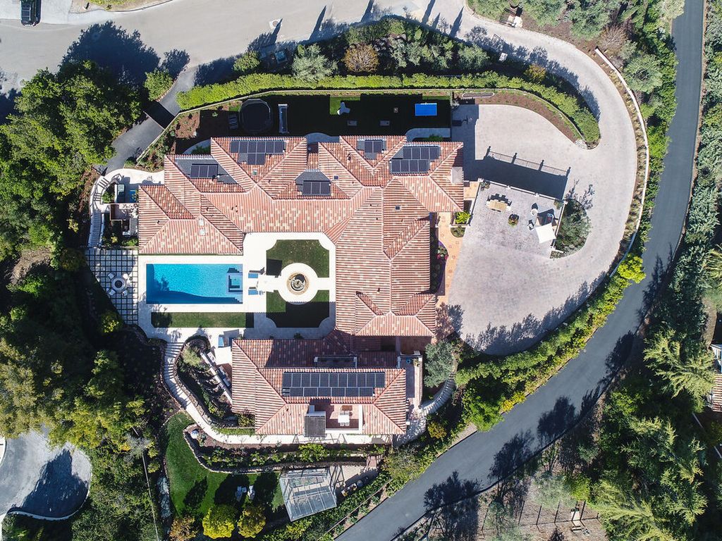 The Home in Palo Alto is a remarkable estate with Bay Views, Vast Level Space maximizing the indoor outdoor California lifestyle now available for sale. This home located at 883 Robb Rd, Palo Alto, California